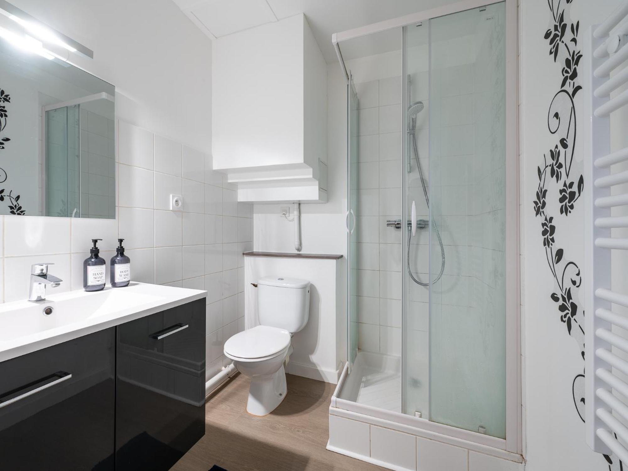 Secret Cache De Valmy Apartment Лион Екстериор снимка