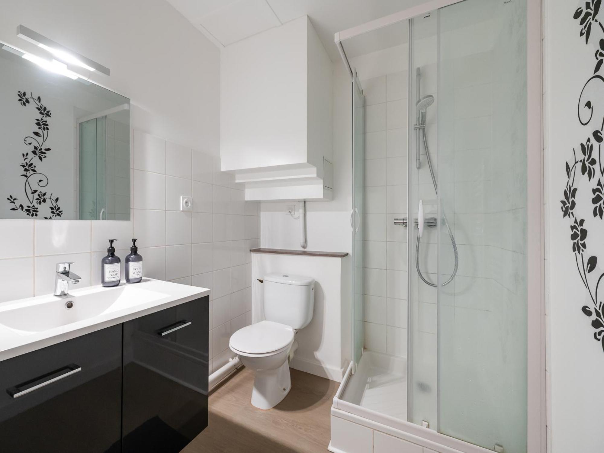 Secret Cache De Valmy Apartment Лион Екстериор снимка