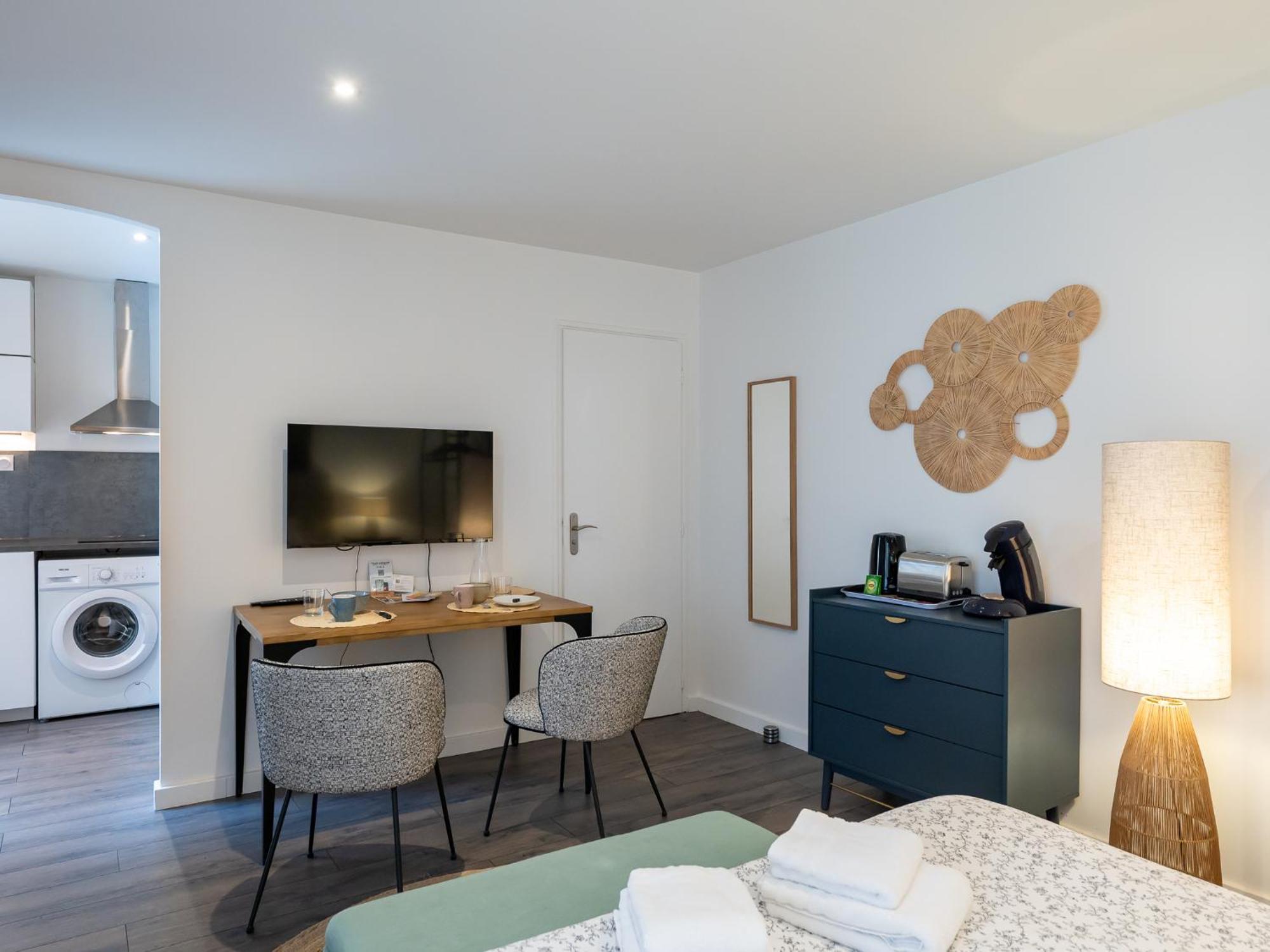 Secret Cache De Valmy Apartment Лион Екстериор снимка
