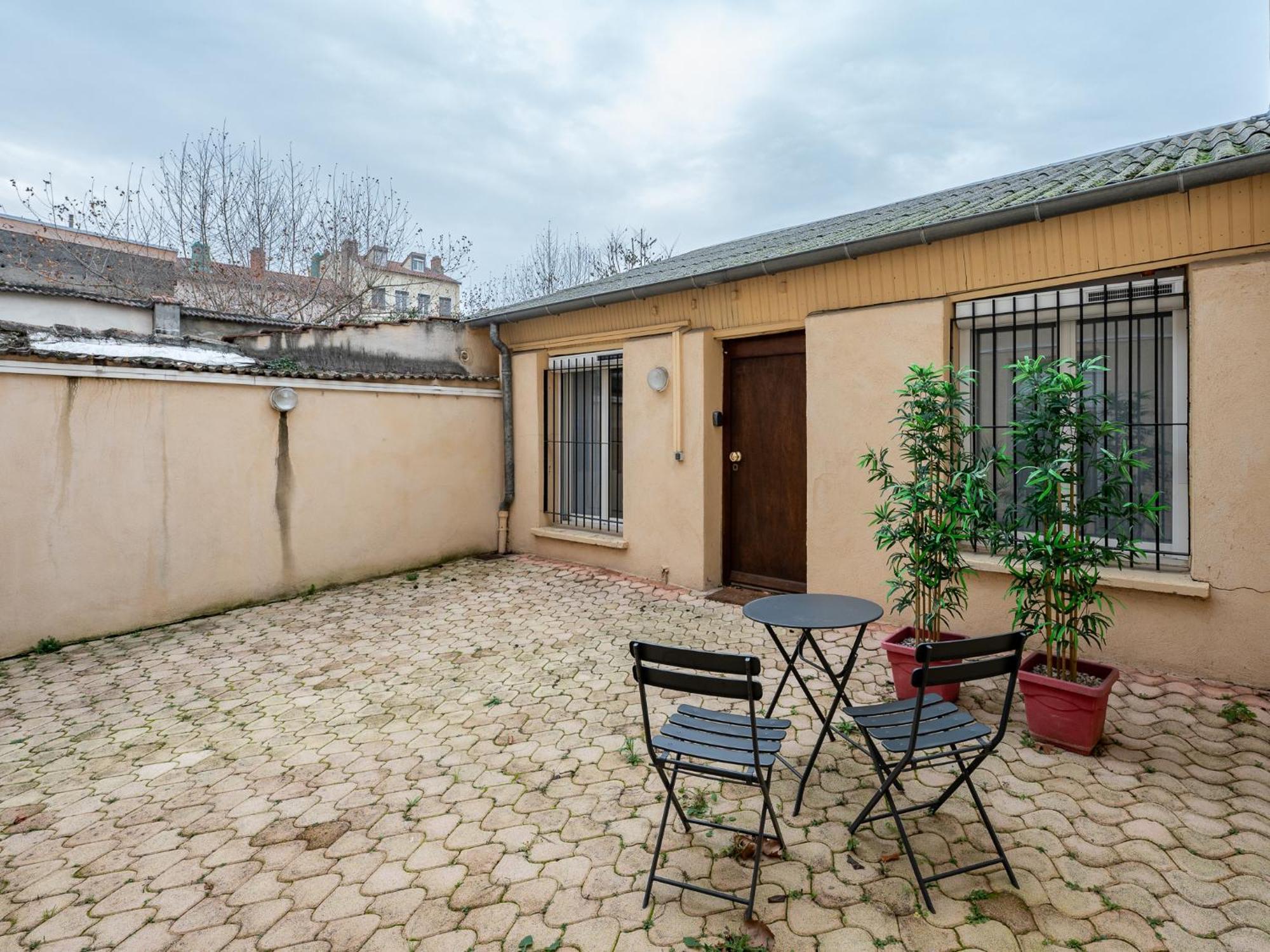 Secret Cache De Valmy Apartment Лион Екстериор снимка